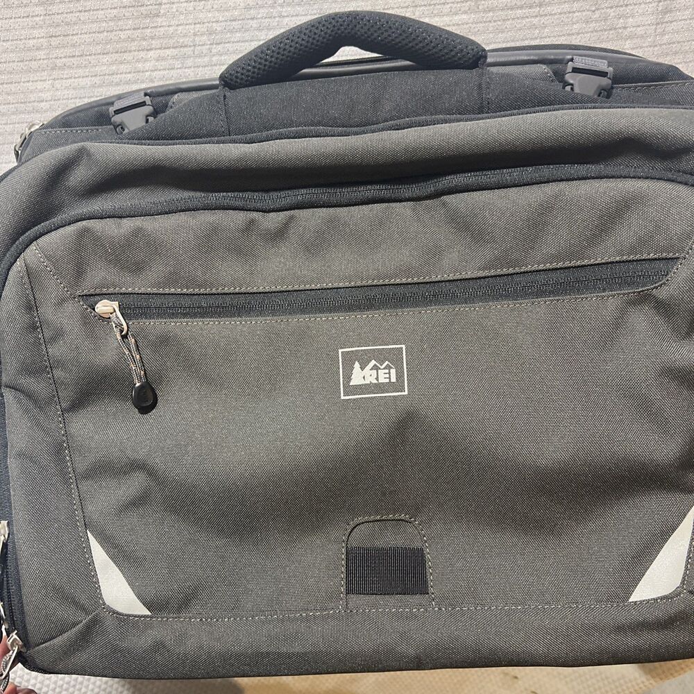 REI Co-op shoulder bag Outdoor-ready Durable Detachable Laptop Bag New Condition